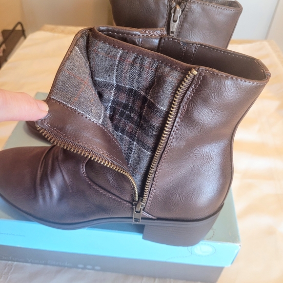 Life Stride Women's Ankle Boots Size 9.5 M "Watchful" Dark Brown Lined Comfy NWT - Picture 4 of 12